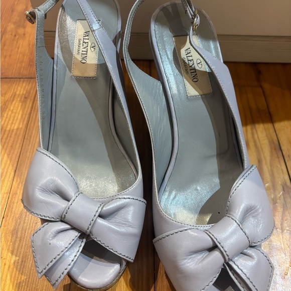 Valentino Women's Light Gray Bow Heels - Picture 1 of 5